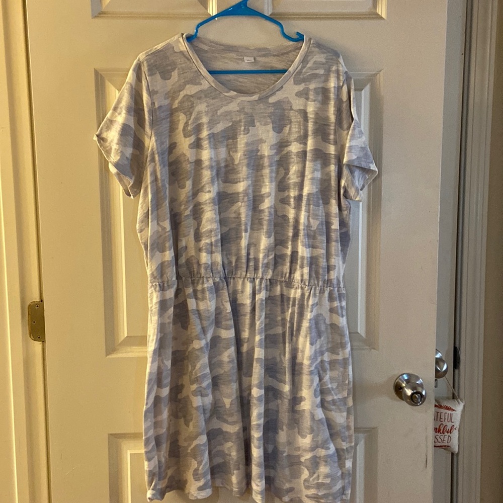 Old Navy t-shirt waisted dress a white and grey camo